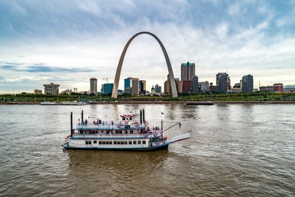 Riverboats at The Gateway Arch